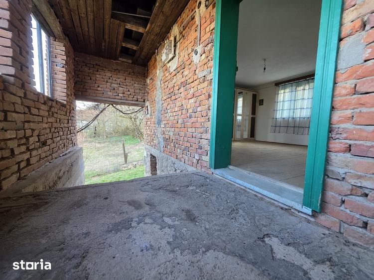 Casă cu 4 camere cu Teren 1887 Mp în Burjuc
