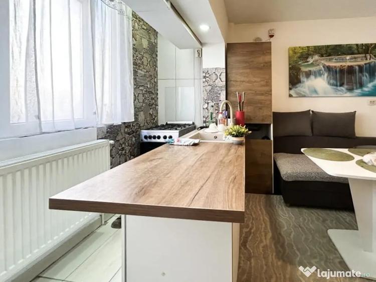 Garsonieră decomandată în Central