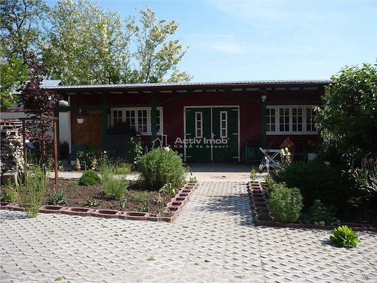 Casă cu 7 camere cu Teren 7241 Mp în Central
