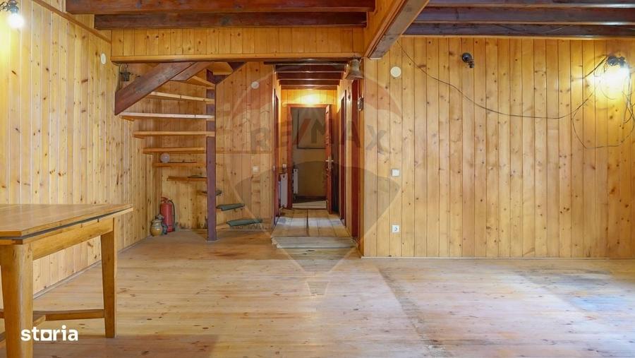 Casa din lemn la 1 km de Castelul Bran, potential turistic! - 6