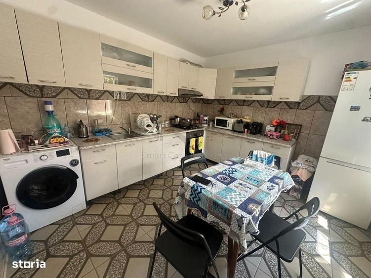 Casa P+1+beci inalt, cu 2 spatii comerciale si 740 mp teren in centrul - 2
