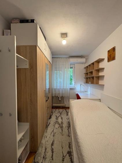 Apartament cu 3 camere semidecomandat în Circumvalațiunii