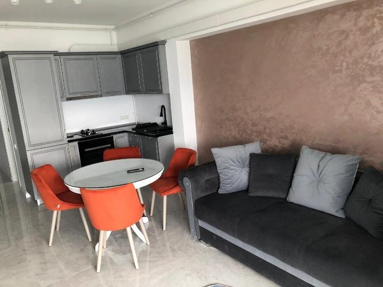 Apartament cu 2 camere semidecomandat, mobilat în Central
