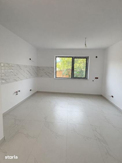 Casă cu 9 camere cu Teren 660 Mp în Domnești