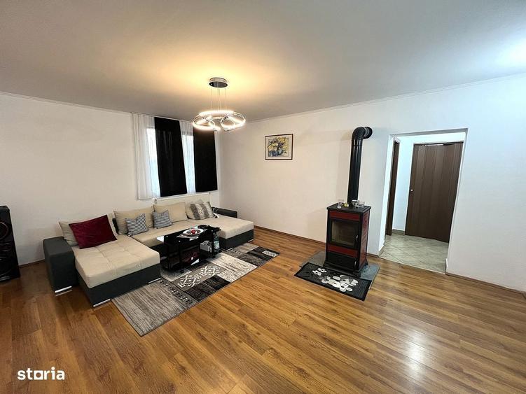 Casă cu 4 camere în Vetiș