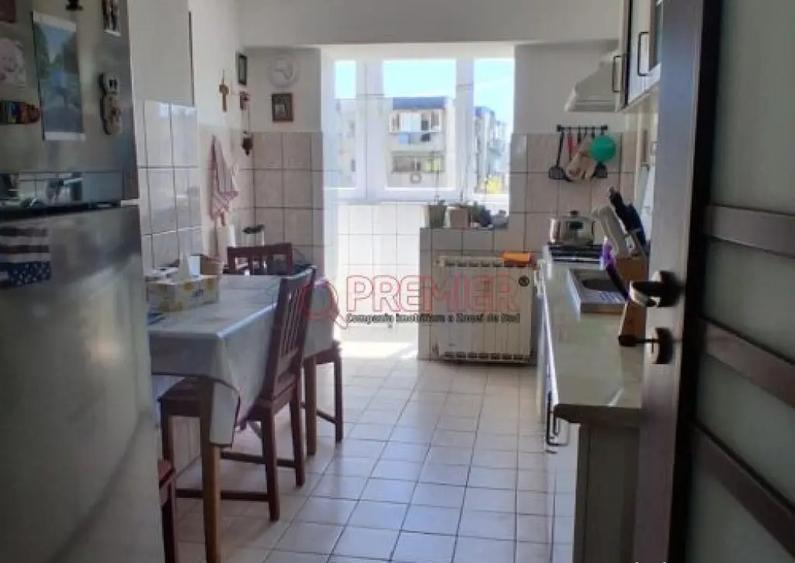 Apartament cu 4 camere decomandat în Octavian Goga