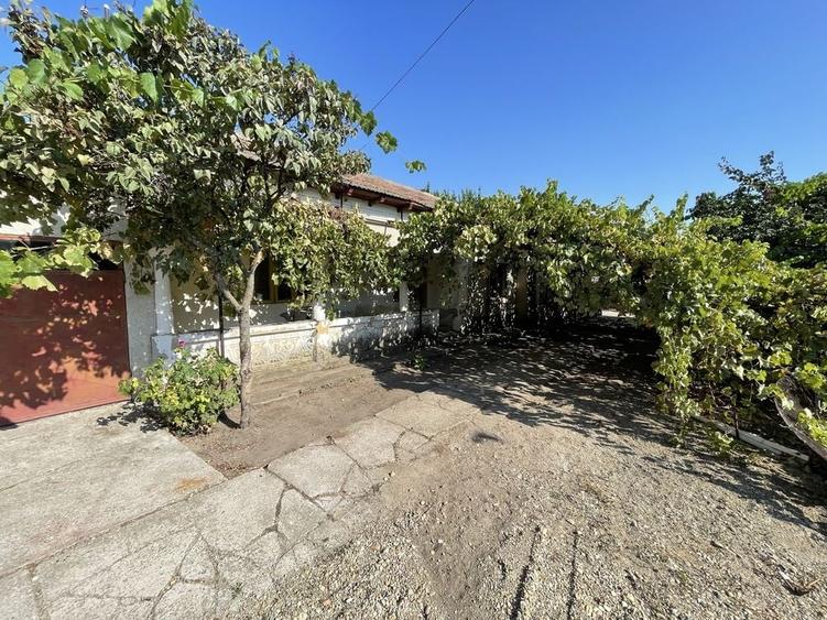Casă cu 4 camere în Nanov