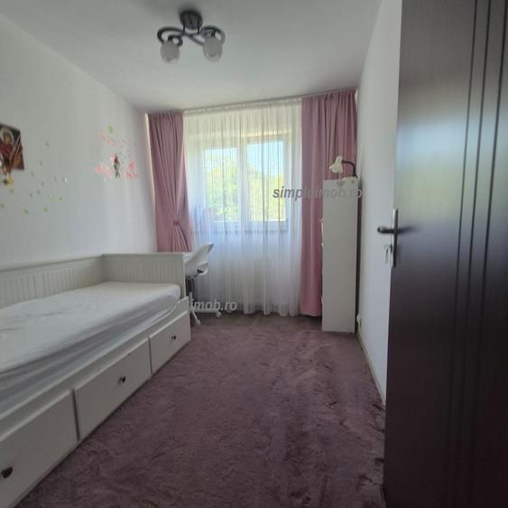 Apartament cu 3 camere semidecomandat, mobilat în Nerva Traian