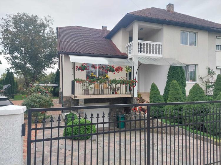 Casă cu 4 camere cu Teren 2900 Mp în Crăciunești