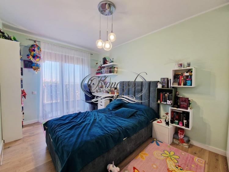 Apartament cu 4 camere semidecomandat, mobilat în Europa