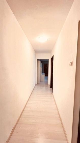 Apartament cu 3 camere semidecomandat în Brâncoveanu