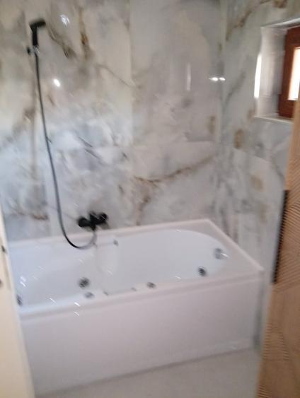 Casă cu 5 camere cu Teren 275 Mp în Tineretului