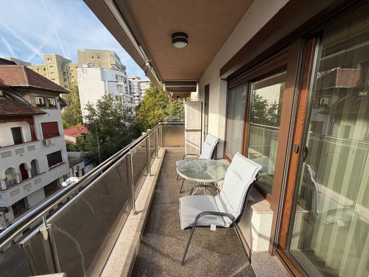 Apartament cu 3 camere decomandat, mobilat în Victoriei
