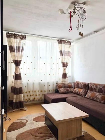 Apartament cu 3 camere semidecomandat în Drumul Taberei