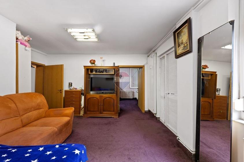 Casă individuală cu 8 camere cu Teren 580 Mp în UTA