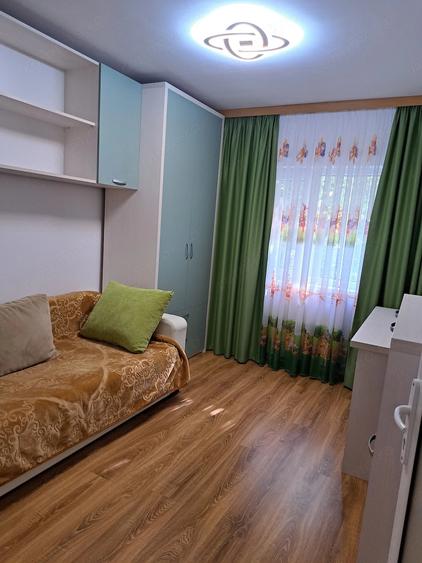 Apartament cu 3 camere decomandat în Siderurgiștilor