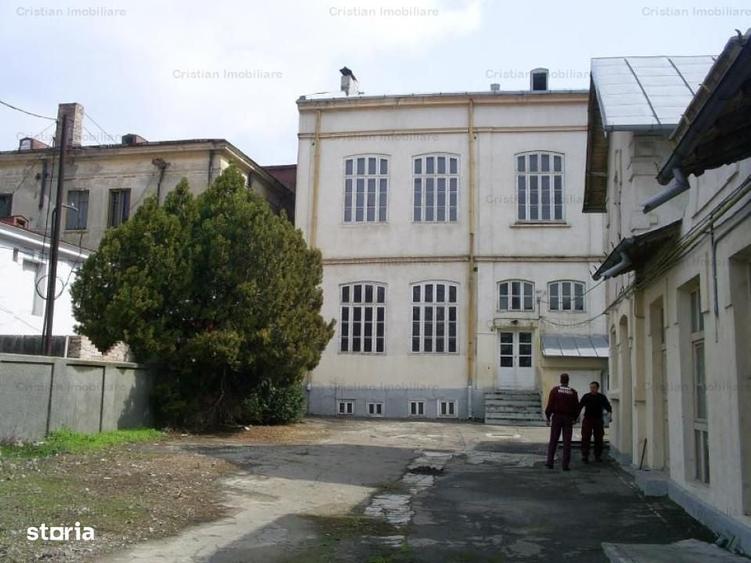 Casă cu 4 camere cu Teren 955 Mp în Central