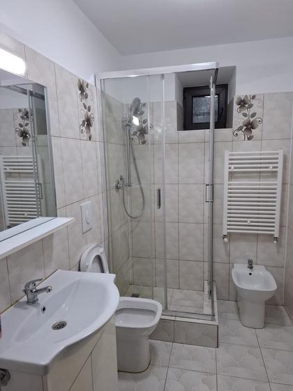 Apartament cu 3 camere decomandat în Radu Negru