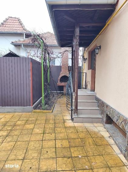 Casă cu 5 camere cu Teren 145 Mp în Vlădesti