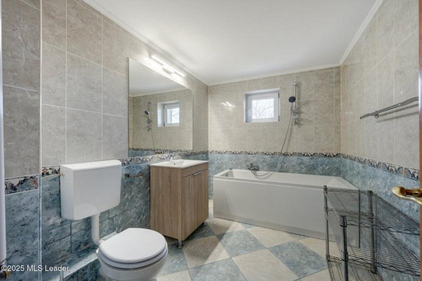 Casă individuală cu 8 camere cu Canalizare în Pipera