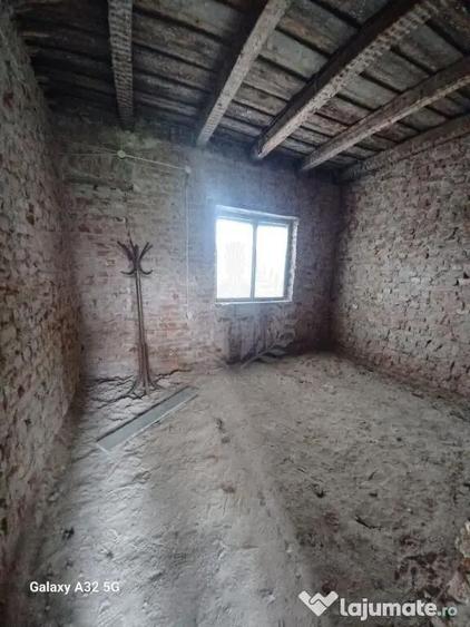 Casă cu 2 camere cu Teren 360 Mp în Central