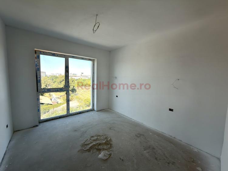 Apartament cu 4 camere decomandat în 1 Decembrie 1918