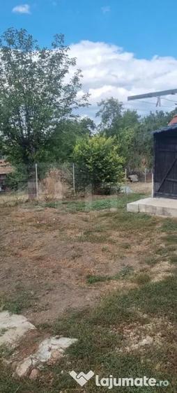 Casă cu 2 camere cu Teren 700 Mp în Central