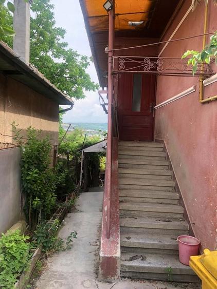 Casă cu 3 camere în Central