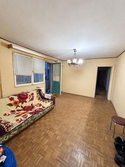 Apartament cu 3 camere semidecomandat în Central