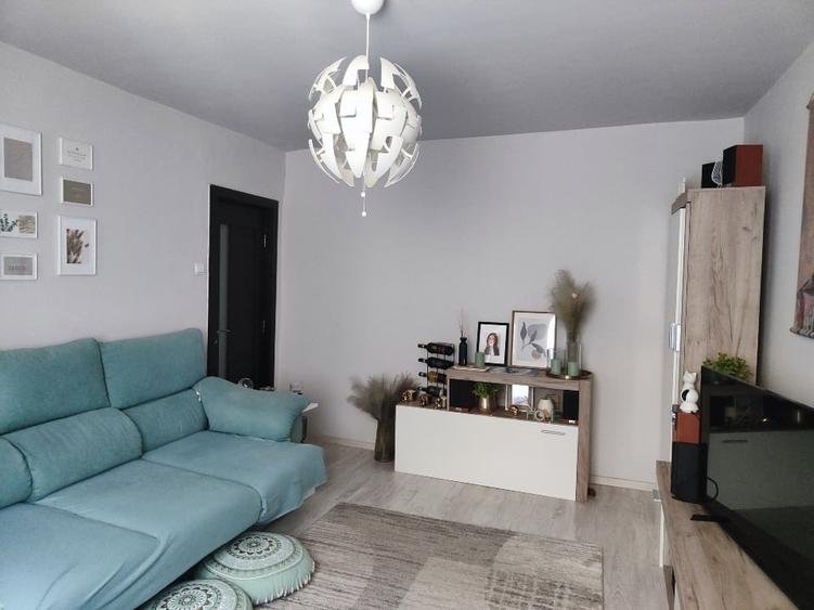 Apartament cu 3 camere semidecomandat, mobilat în Șagului