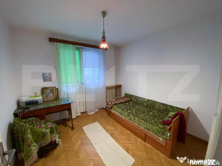Apartament cu 3 camere semidecomandat, mobilat în Calea București