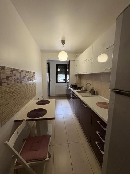 Apartament cu 2 camere decomandat în Roșu