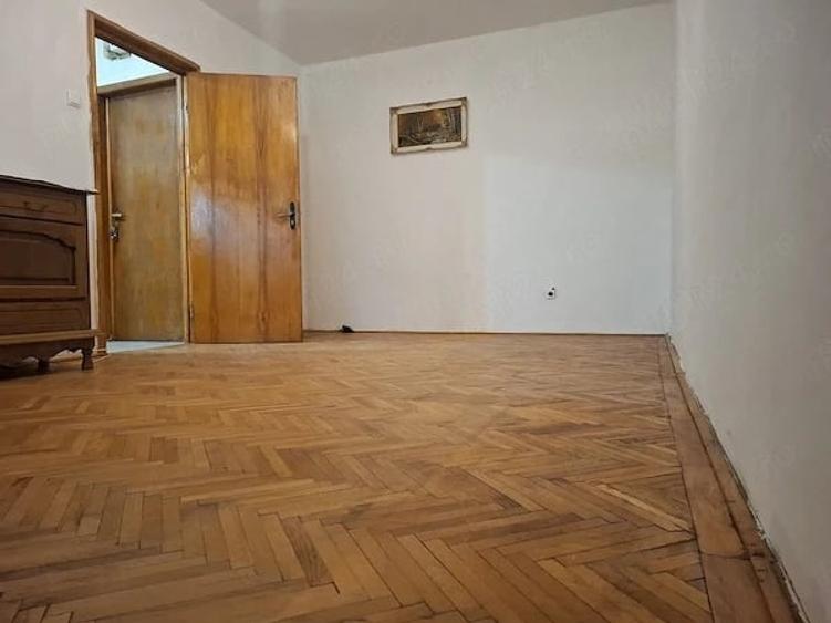 Garsonieră decomandată în Sud
