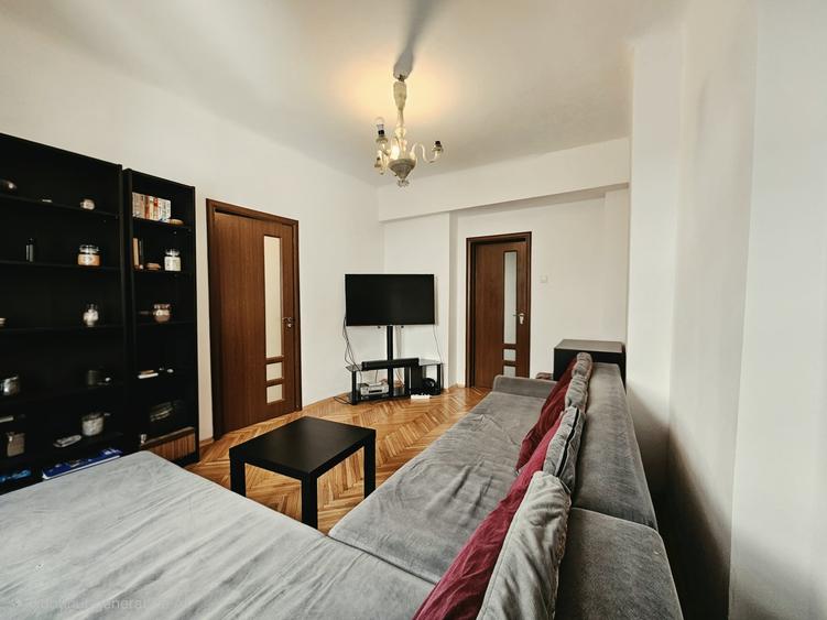 Apartament cu 3 camere semidecomandat în Dorobanți