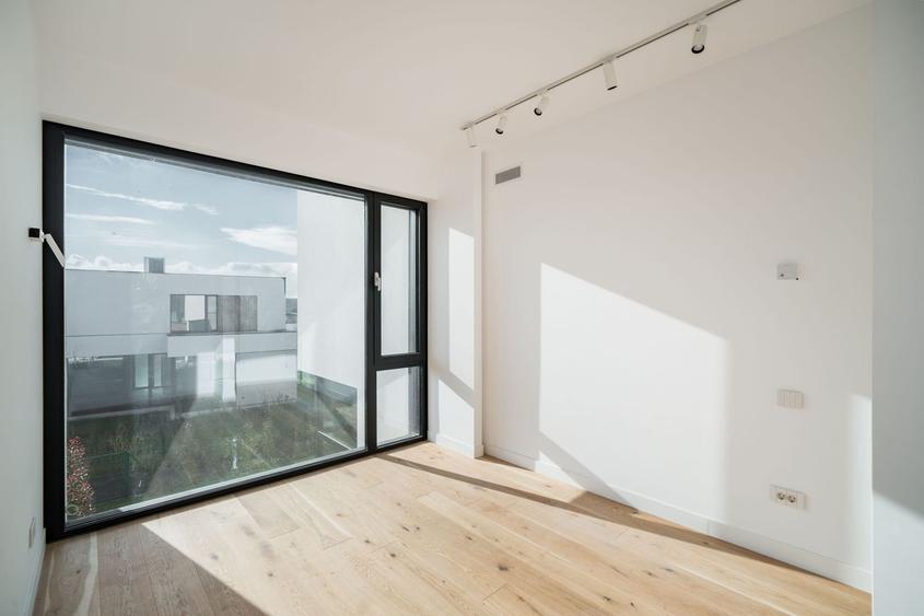 Duplex cu 4 camere cu Canalizare în Tunari