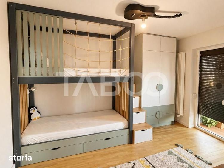 Apartament cu 4 camere semidecomandat, mobilat în Andrei Mureșanu