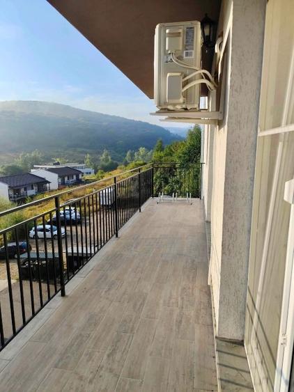 Apartament cu 3 camere semidecomandat, mobilat în Florești