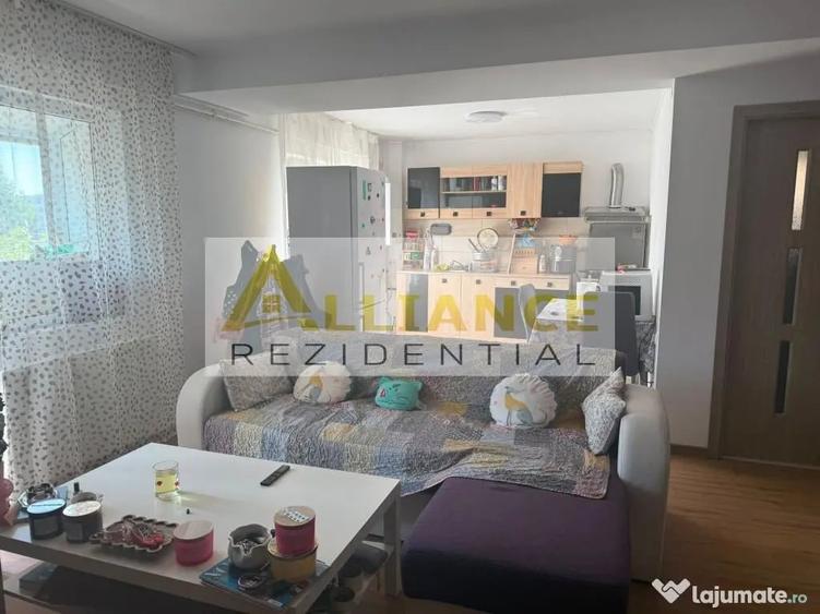 Apartament cu 3 camere semidecomandat în Berceni