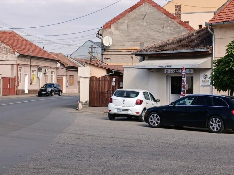 Casă individuală cu 5 camere cu Canalizare în Est