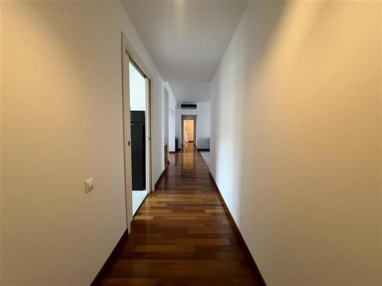 Apartament cu 5 camere decomandat, mobilat în Herăstrău