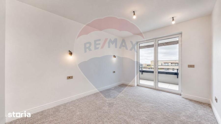 Apartament cu 4 camere decomandat în Tractorul
