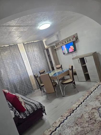 Apartament cu 3 camere semidecomandat în Central