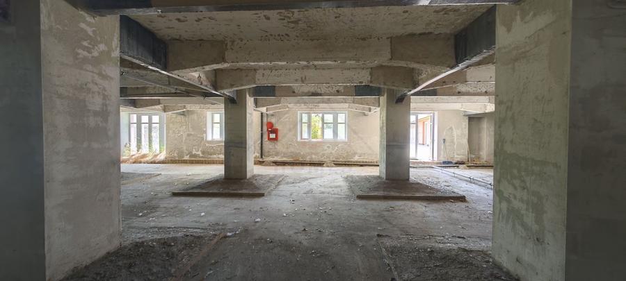 Spațiu comercial, de 381.39999389648 mp, în Central