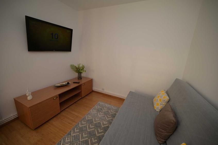 Apartament cu 4 camere decomandat în Faleza Nord