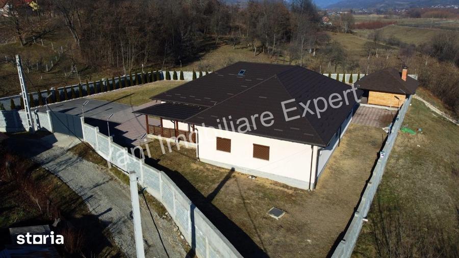 Casă cu 5 camere cu Teren 3600 Mp în Albești