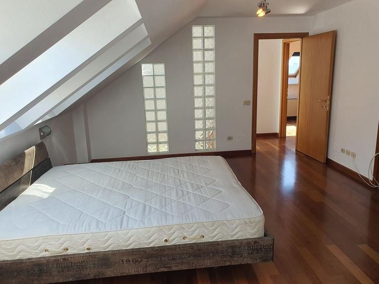 Penthouse cu 3 camere decomandat, mobilat în Domenii