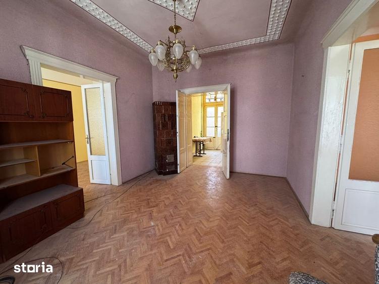 Apartament cu 3 camere semidecomandat în Central
