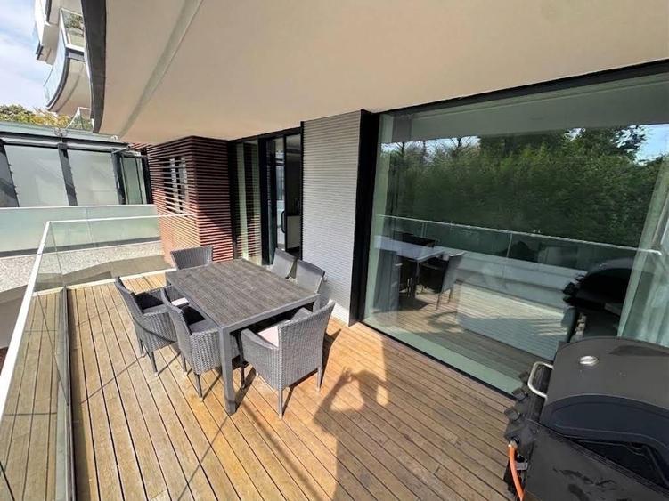 Apartament cu 4 camere semidecomandat, mobilat în Primăverii