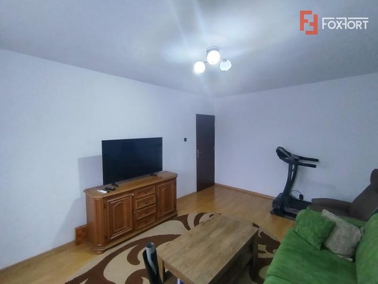 Apartament cu 3 camere decomandat, mobilat în Girocului