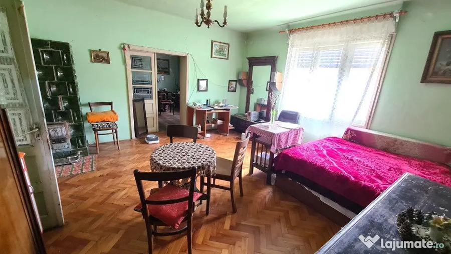 Casă cu 2 camere cu Teren 884 Mp în Pârneava